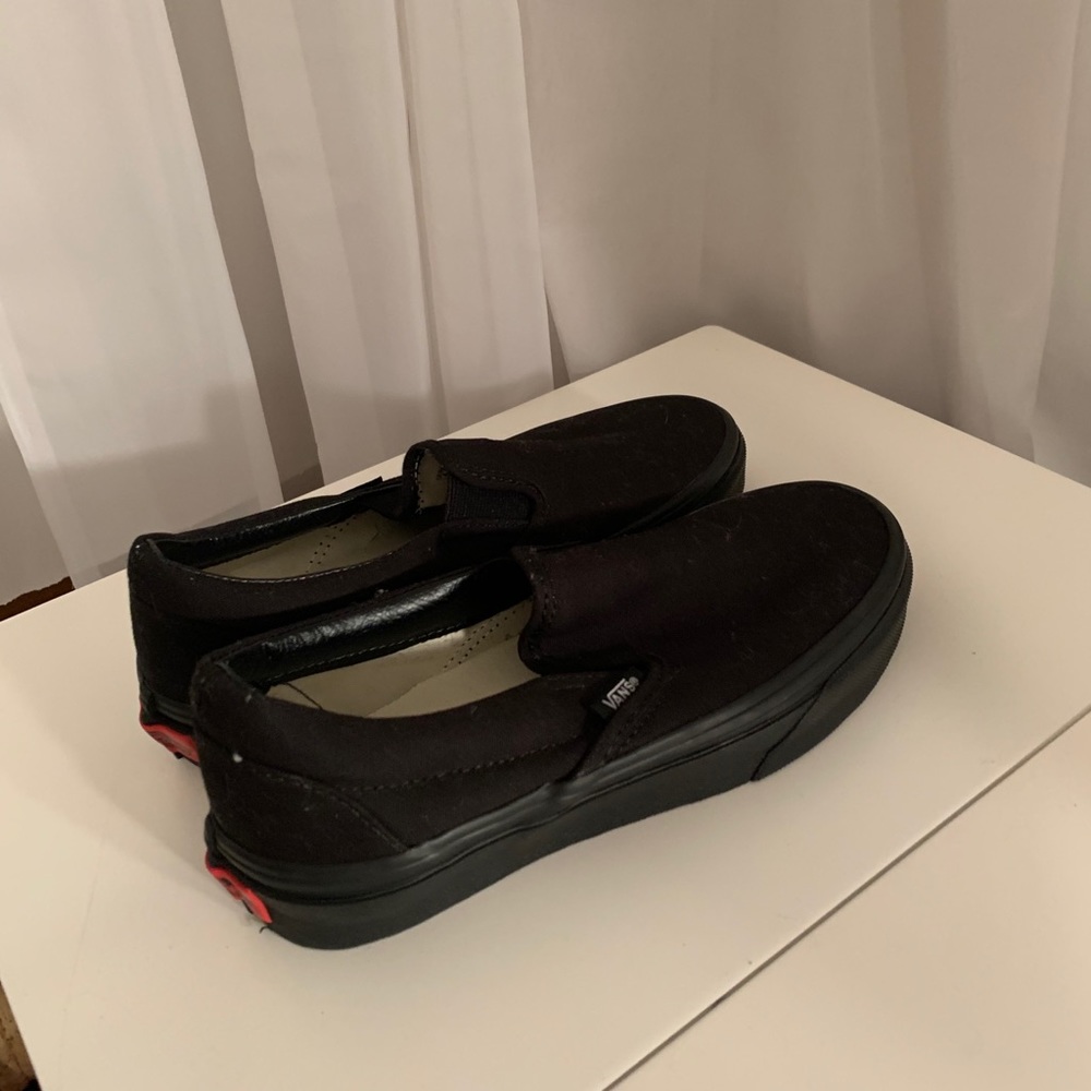 black slip on vans (SIZE 5.5 WOMENS) (SIZE 4 MEN)